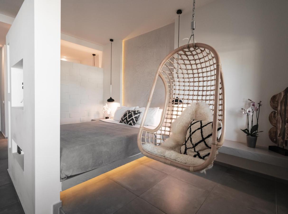 George & Joanna Suites Santorini Φηρά Εξωτερικό φωτογραφία