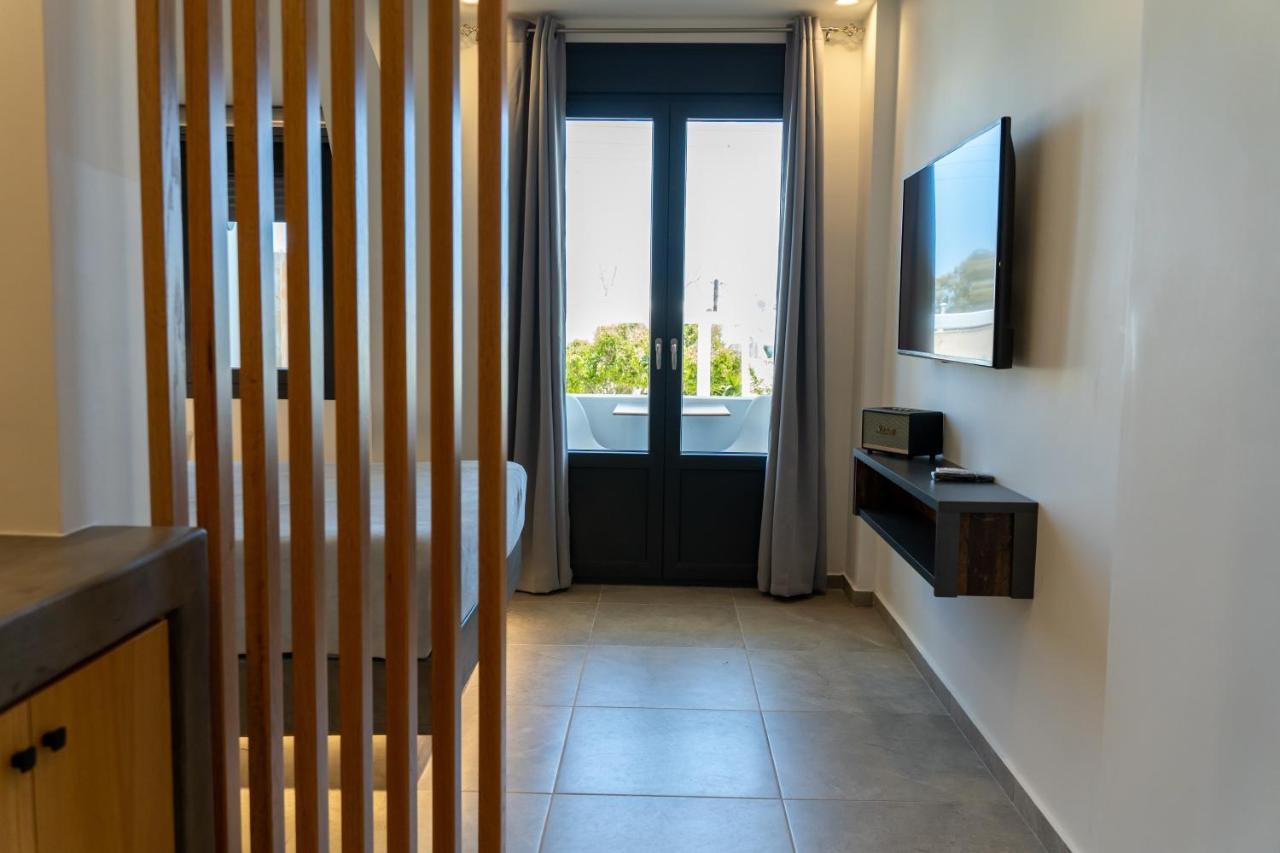 George & Joanna Suites Santorini Φηρά Εξωτερικό φωτογραφία