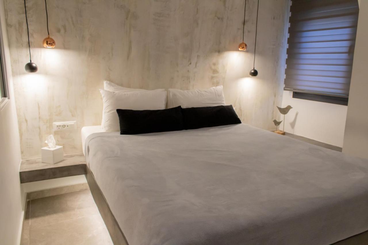 George & Joanna Suites Santorini Φηρά Εξωτερικό φωτογραφία