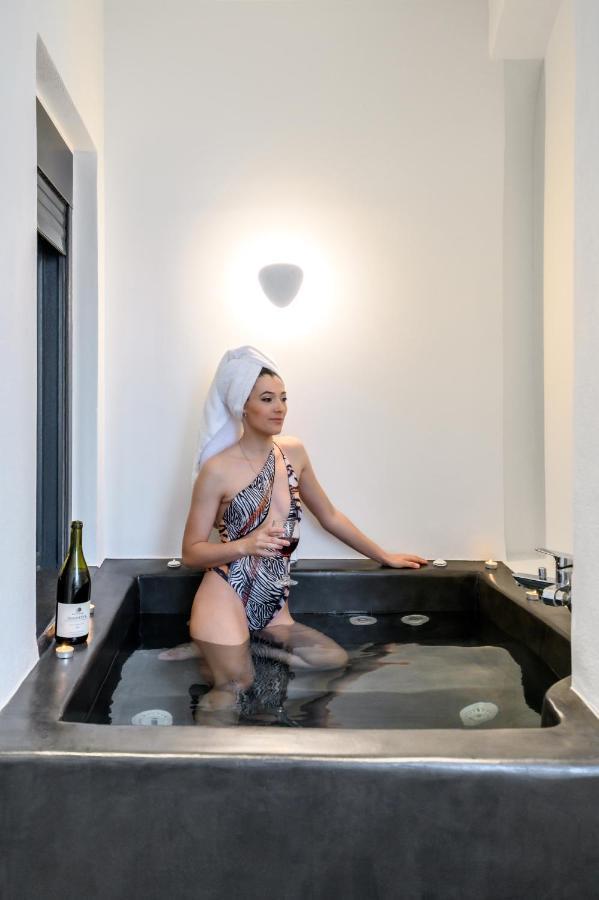 George & Joanna Suites Santorini Φηρά Εξωτερικό φωτογραφία